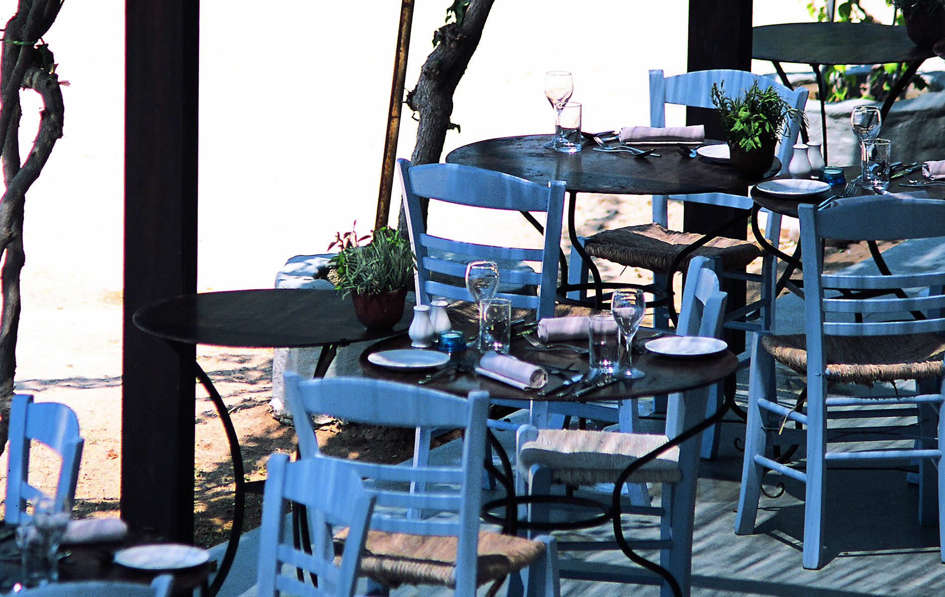 Ouzeri Tavern, Almyra Hotel